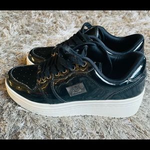 Black sneakers shoes size 8